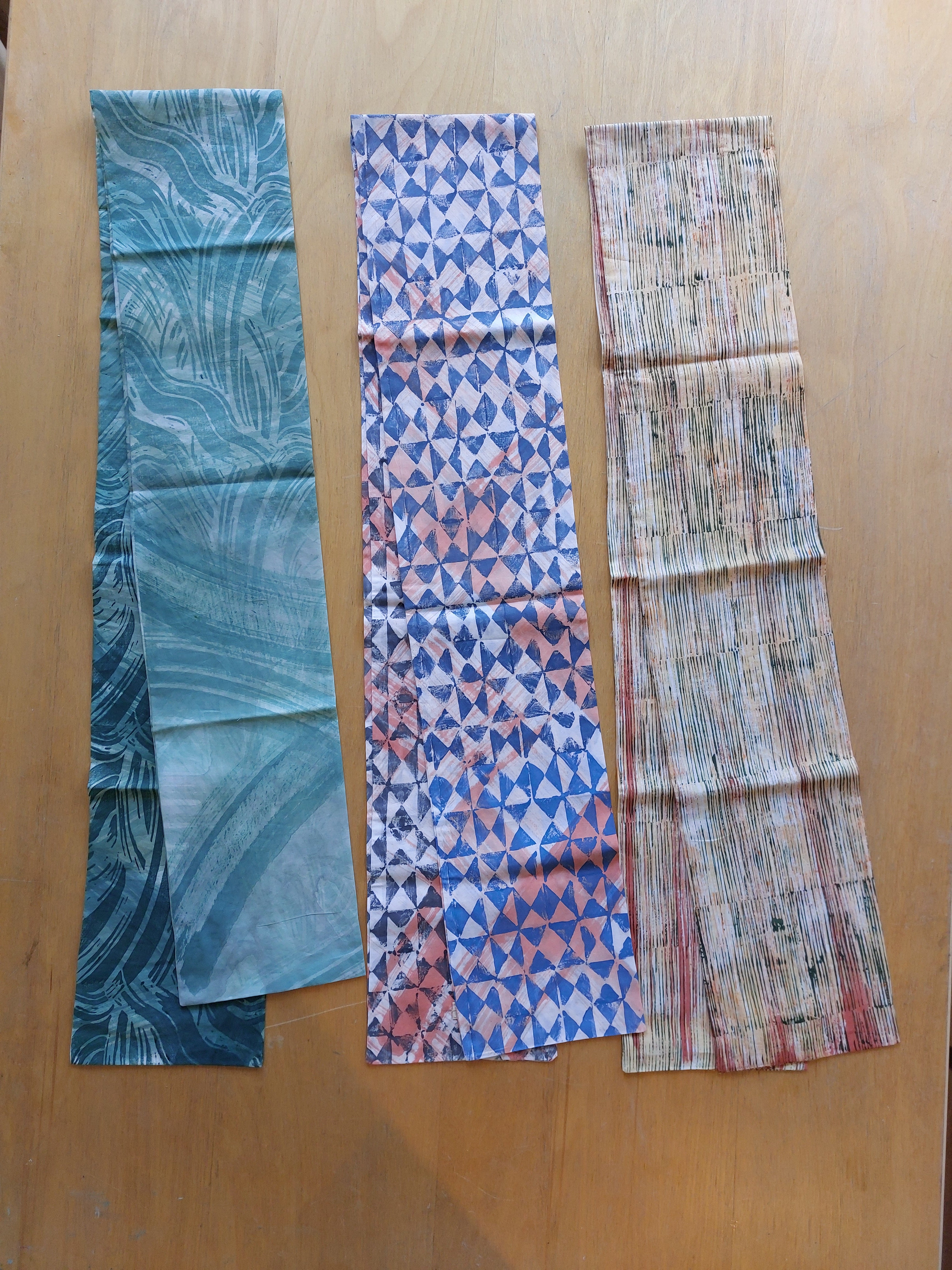 Geometric narrow scarf